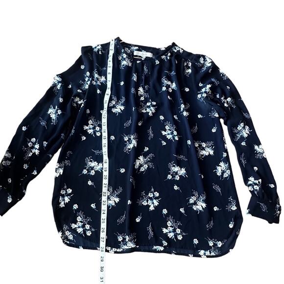 LOFT Woman’s Navy Floral Top - Size Medium - Picture 3 of 6